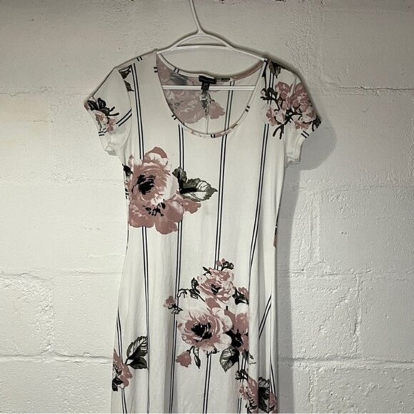 Magazine Maternity White and Pink High Low Sundress with Flutter Cap Sleeves - Picture 3 of 16